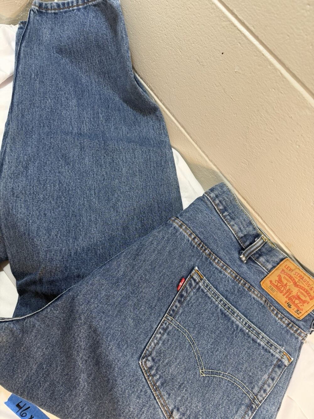 Levi's 550 Relaxed Fit Jeans Mens 46x32 Blue Medium Wash Tapered Leg 100% Cotton